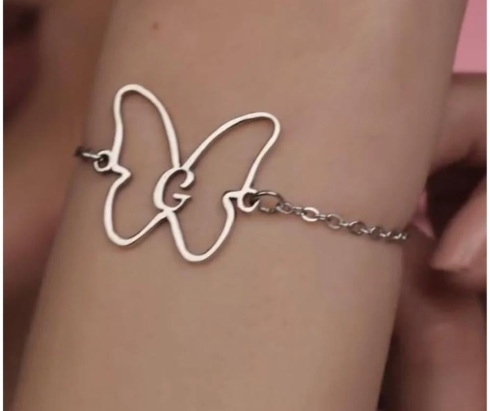 قلاده الفراشه بشكل انيق