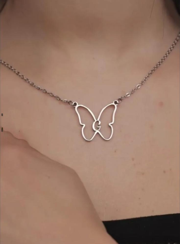 قلاده الفراشه بشكل انيق