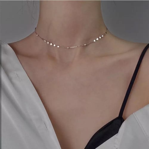 عقد سلسلة ناعمة وبسيط