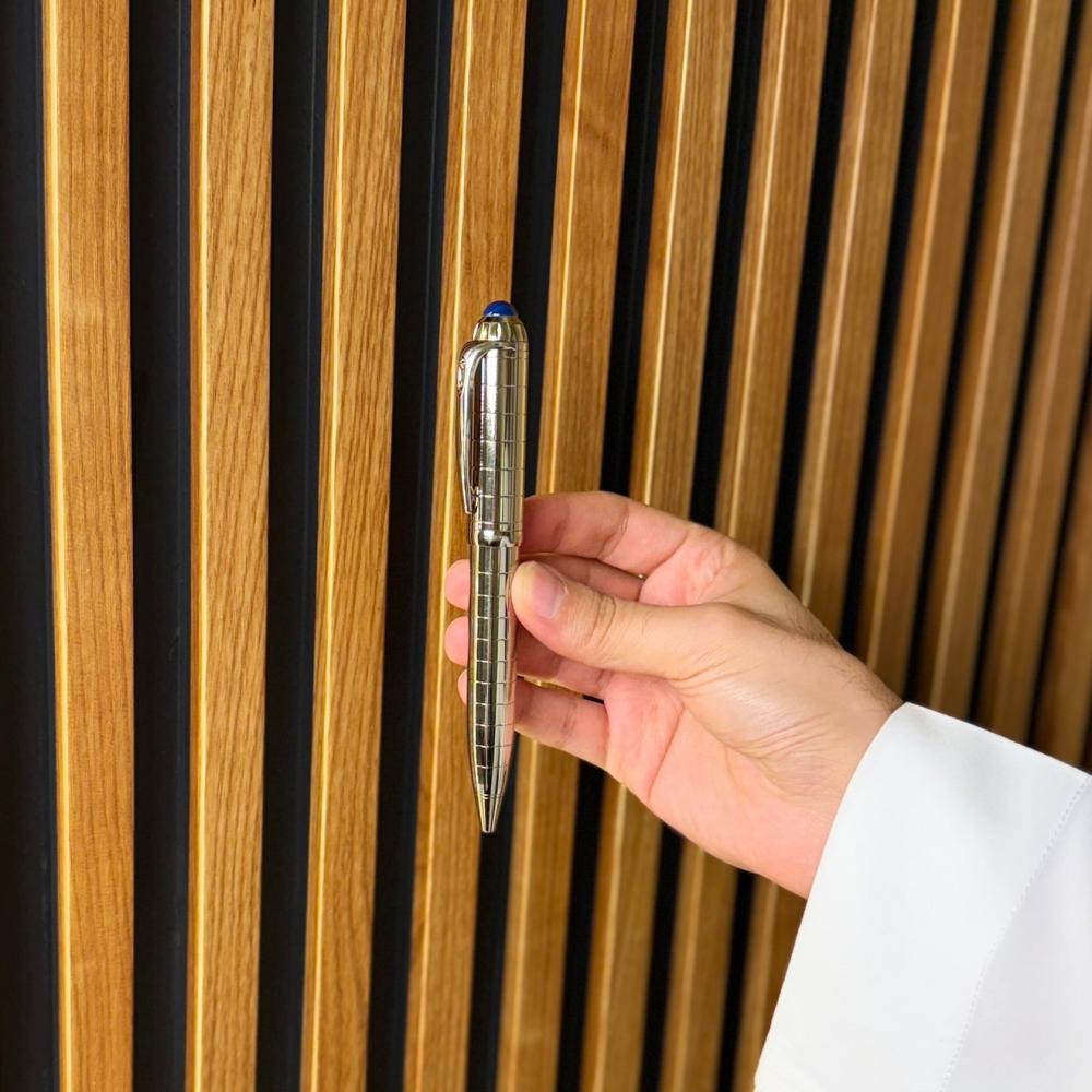 قلم الباشة فضي كامل مع ازرق