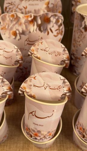 تاق للأكواب الورقية الصغيرة