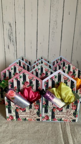 عياديّ الجميلات