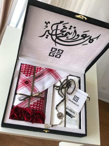 بكس هدايا من جيفنشي روعه الهدية .