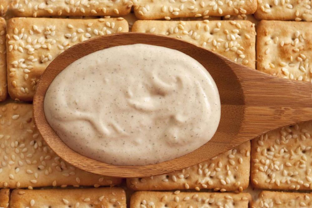 تعرف على أهم فوائد اكل طحينة السمسم