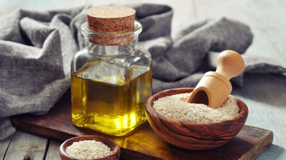 القيمة الغذائية لزيت السمسم المحمص وأهم فوائده