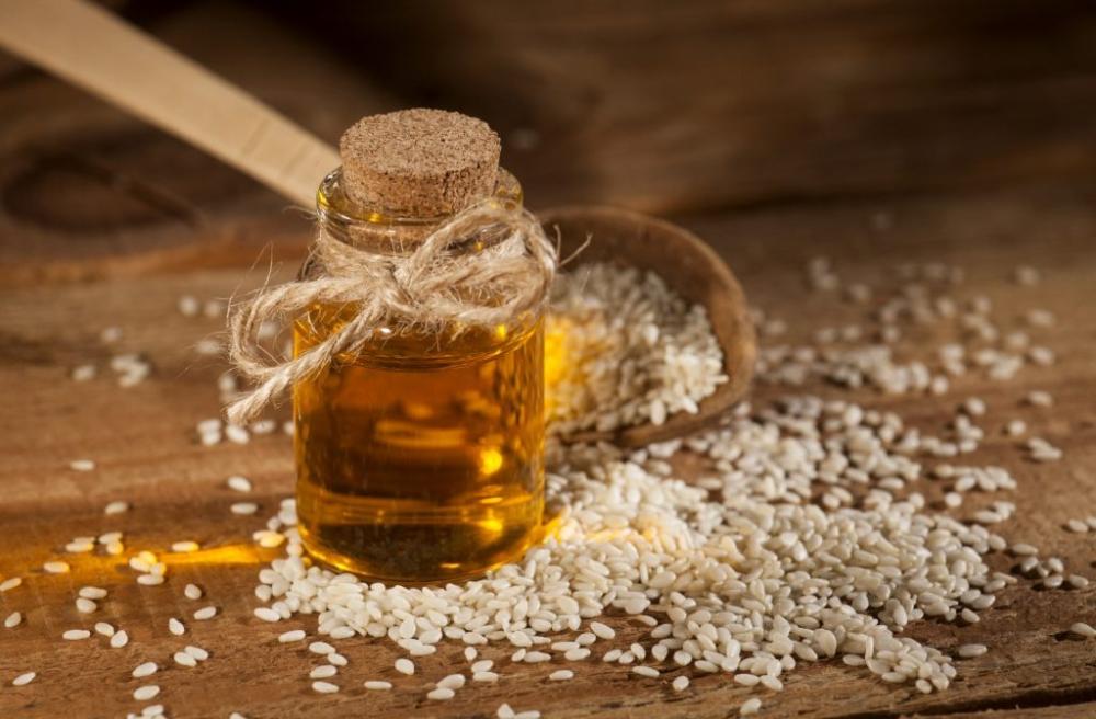 تعرف على مميزات وفوائد شرب زيت السمسم للرجال