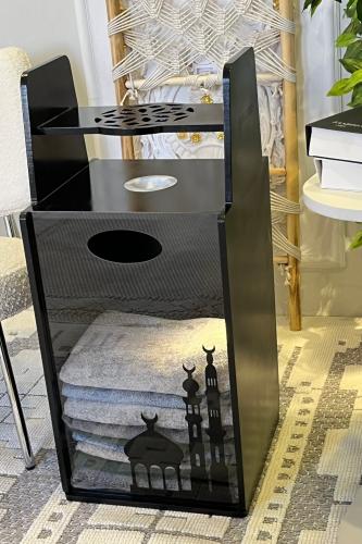 مصلى ومنظم سجاد اسود