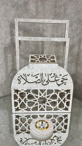 منظم سجاد لون بيج مع مبخره