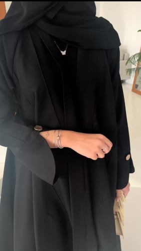 عباية نص كلوش بزرار