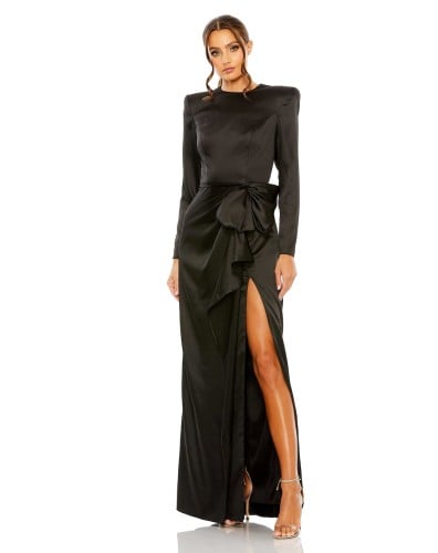Short-sleeved dress with cloche cut and embroidery on the