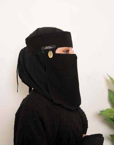 نقاب logo ذهبي كرستال