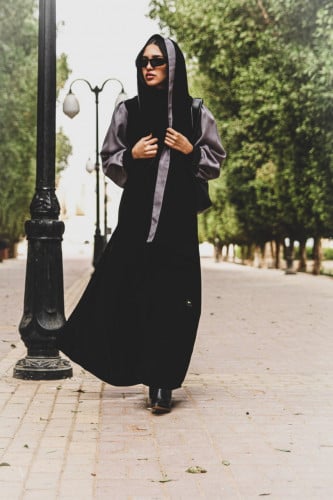 عباية سادة كم رمادي