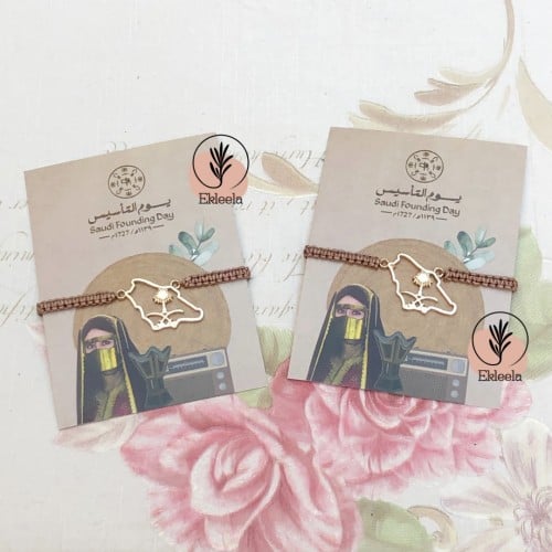 توزيعات اساور  مع ثيم ورقي عن يوم التأسيس  ( 12 قطعه )