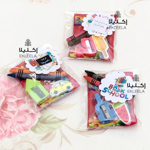 توزيعات مع ثيم ورقي عن العوده للمدرسه ( 12 قطعه )