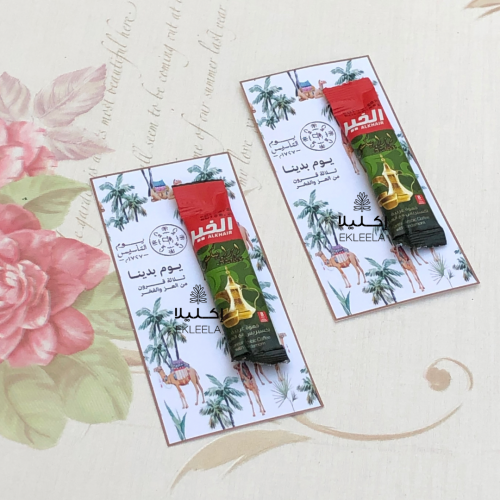 توزيعات ثيم ورقي عن يوم التأسيس مع مغلف قهوه عربيه  ( 12 قطعه )