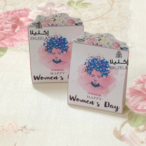 توزيعات بثيم ورقي عن اليوم العالمي للمرأه مع تعبيه ( 12 قطعه )