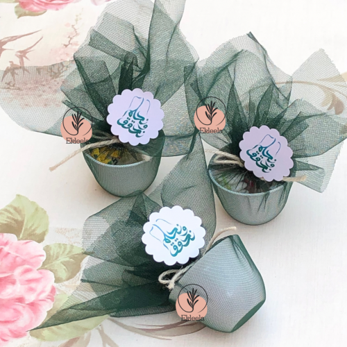 توزيعات فناجين القهوه البلاستيكيه بثيم ورقي لليوم الوطني نحلم ونحقق( 12 قطعه )