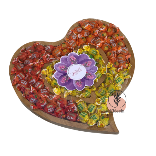 قاعده خشبيه حجم صغير على شكل قلب مع تعبيه حلاو فواكه (  قطعه واحده )