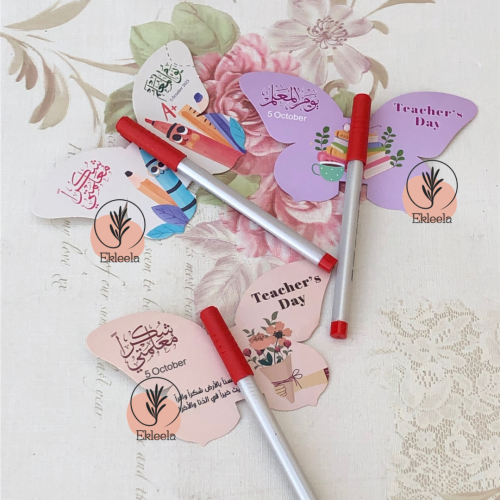 توزيعات قلم حبر جاف احمر بثيم يوم المعلم ( 12 قطعة )