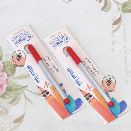 توزيعات قلم حبر جاف احمر بثيم يوم المعلم ( 12 قطعة )