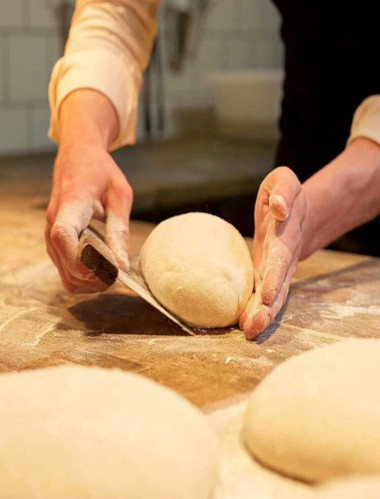 مكشطه حديد سكريبر تقطيع  للعجين / سكرابر كيك / ملاس كريمه ( قطعه واحده )