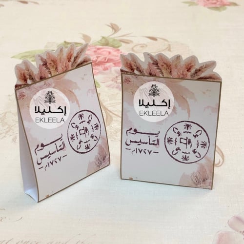 توزيعات بثيم ورقي عن يوم التأسيس مع تعبيه ( 12 قطعه )