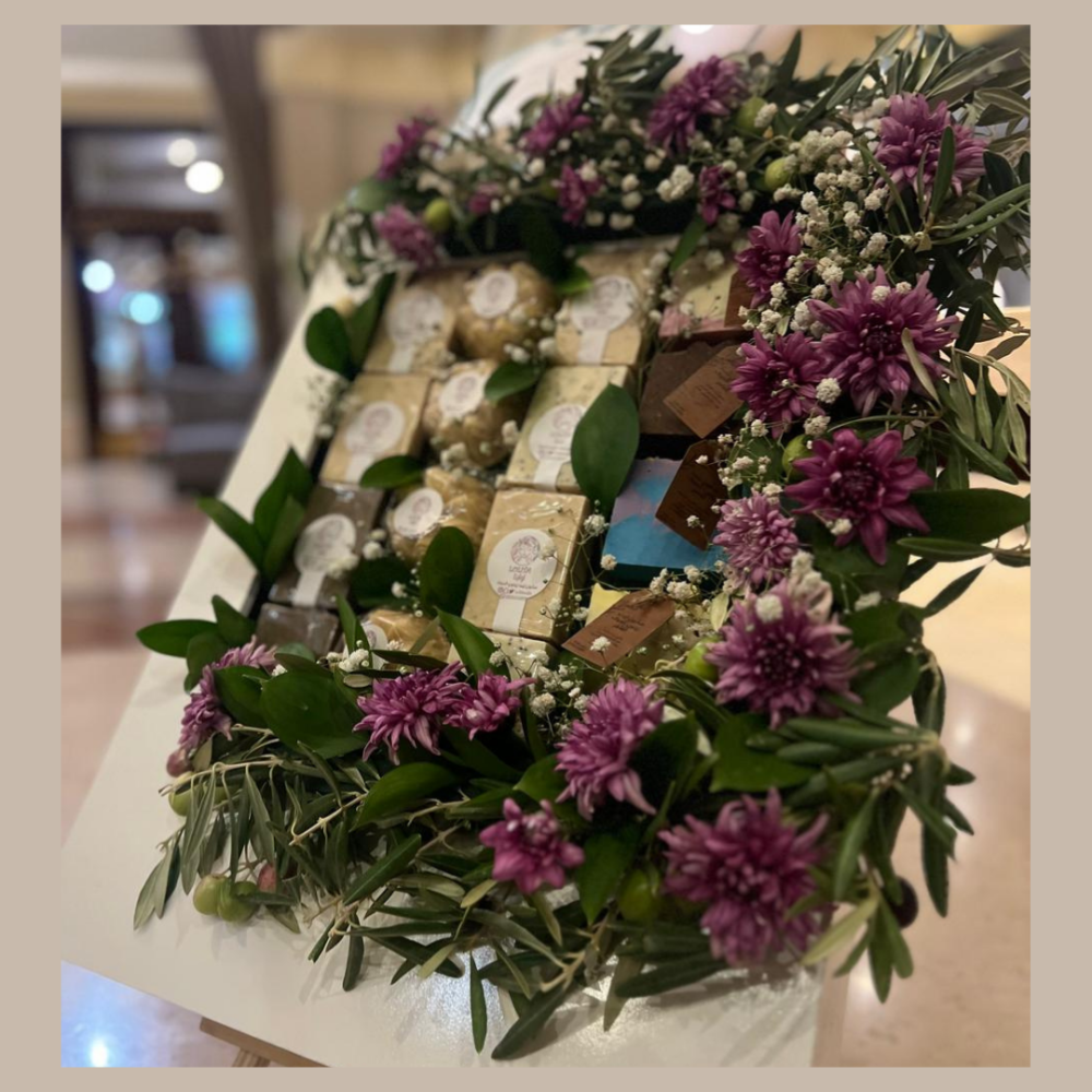 هالة الزيتون – باقة تراثية فاخرة باقة أوراق الزيتون وصابون زيت الزيتون ١٦ قطعه