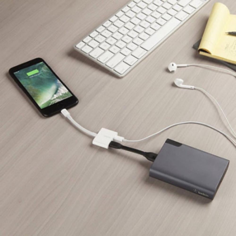 وصلة منفذين لايتنقق شحن وسماعة من ‏Belkin