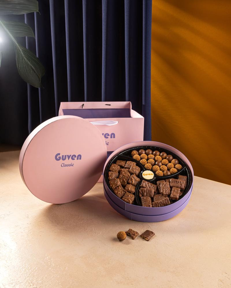 بوكس فاخر من جيوفن كلاسيك يجمع تشكيلة شوكولاتة فريدة