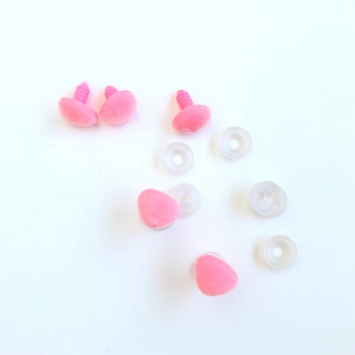 انف دمى وردي مخمل