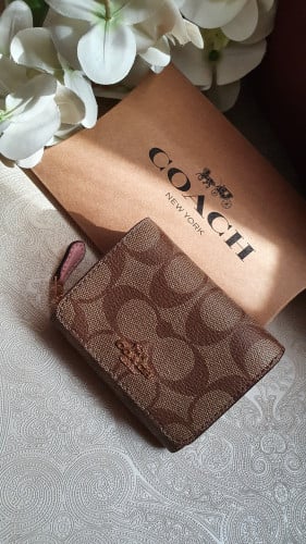 محفظة ماركة كوتش صغيرة