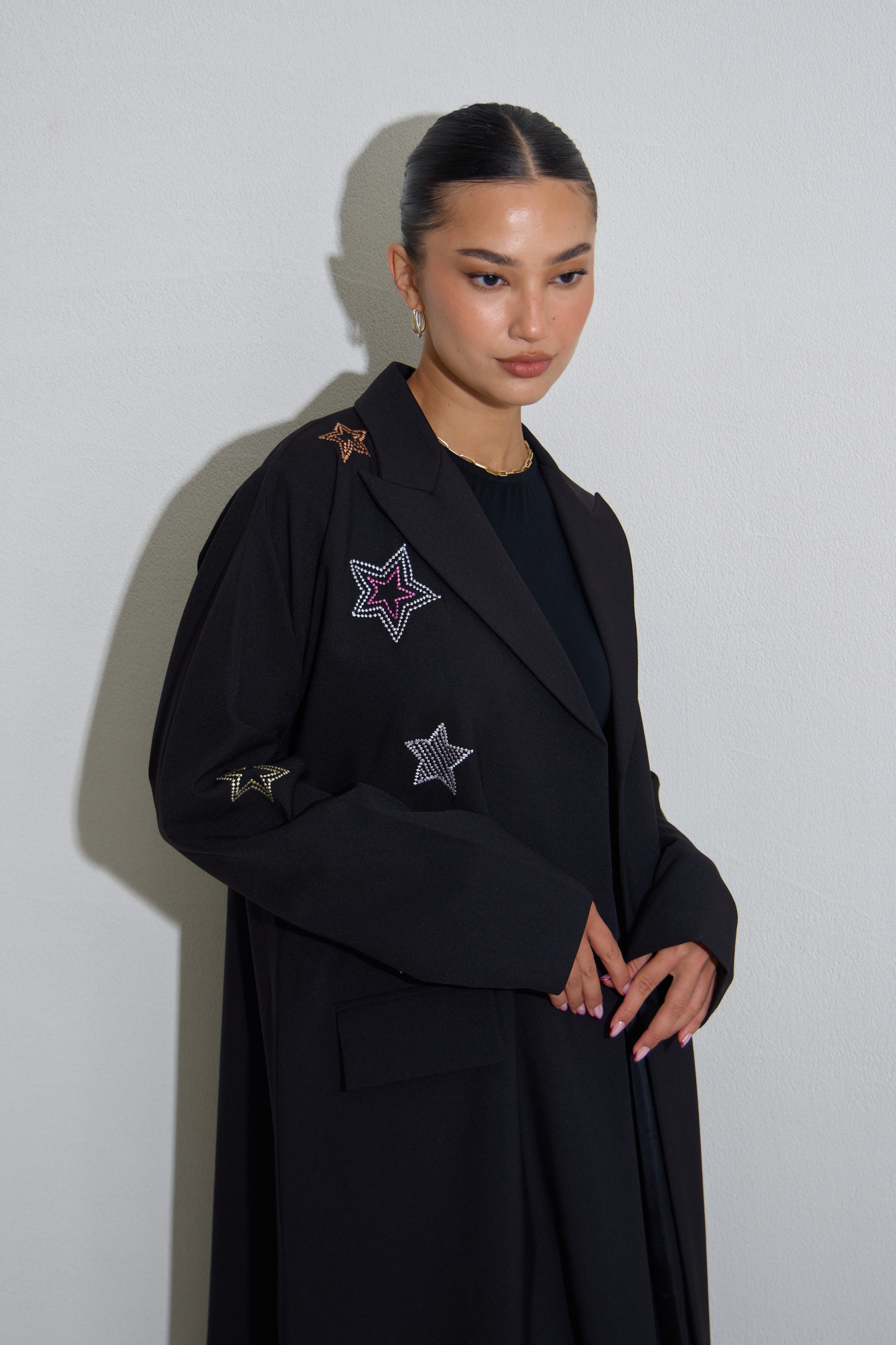 عبايات سوداء