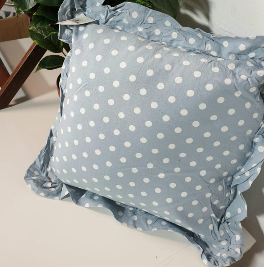 مخدات ديكور وشالات