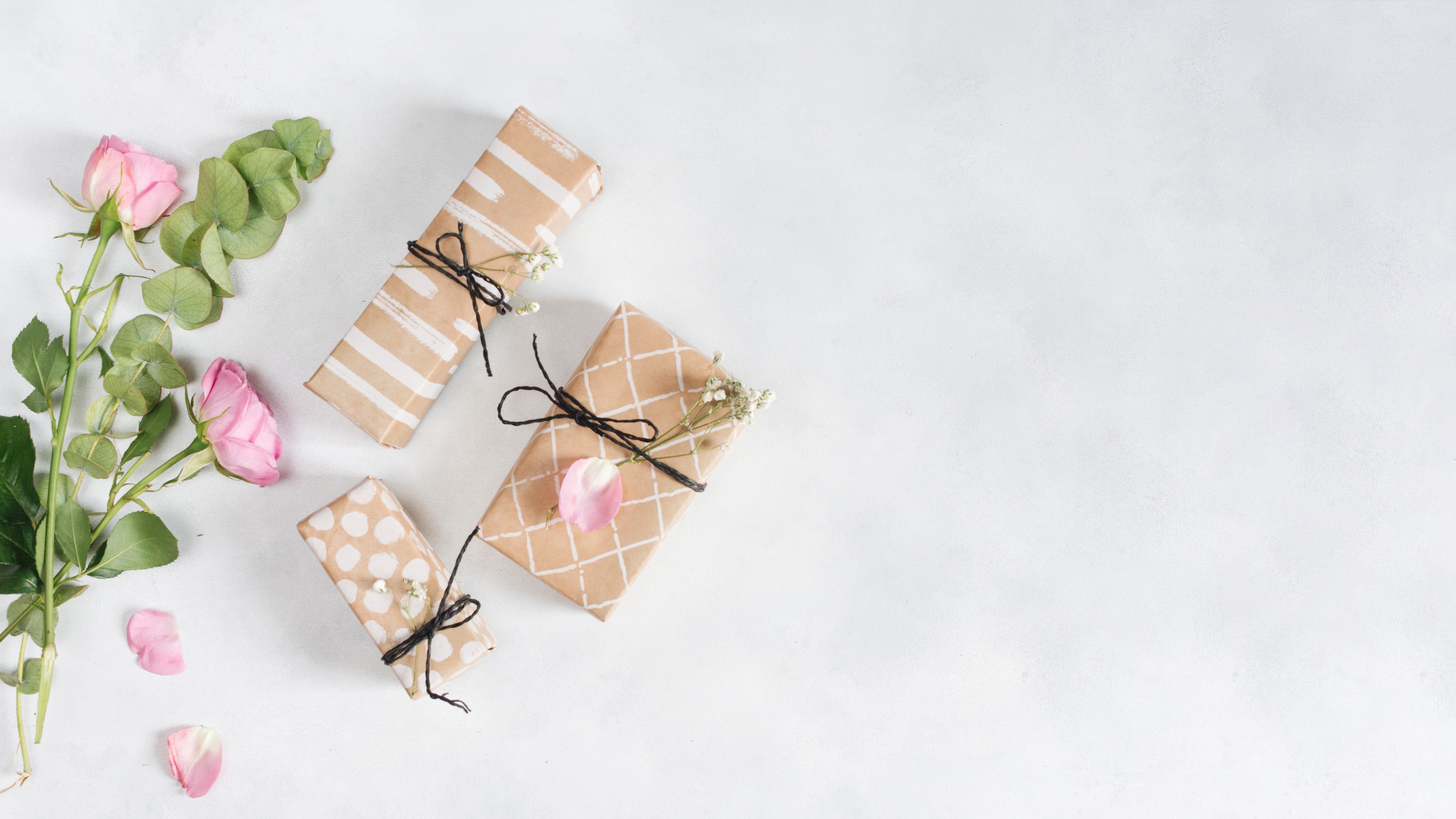 اهدي من تحب وخلي الدلع علينا