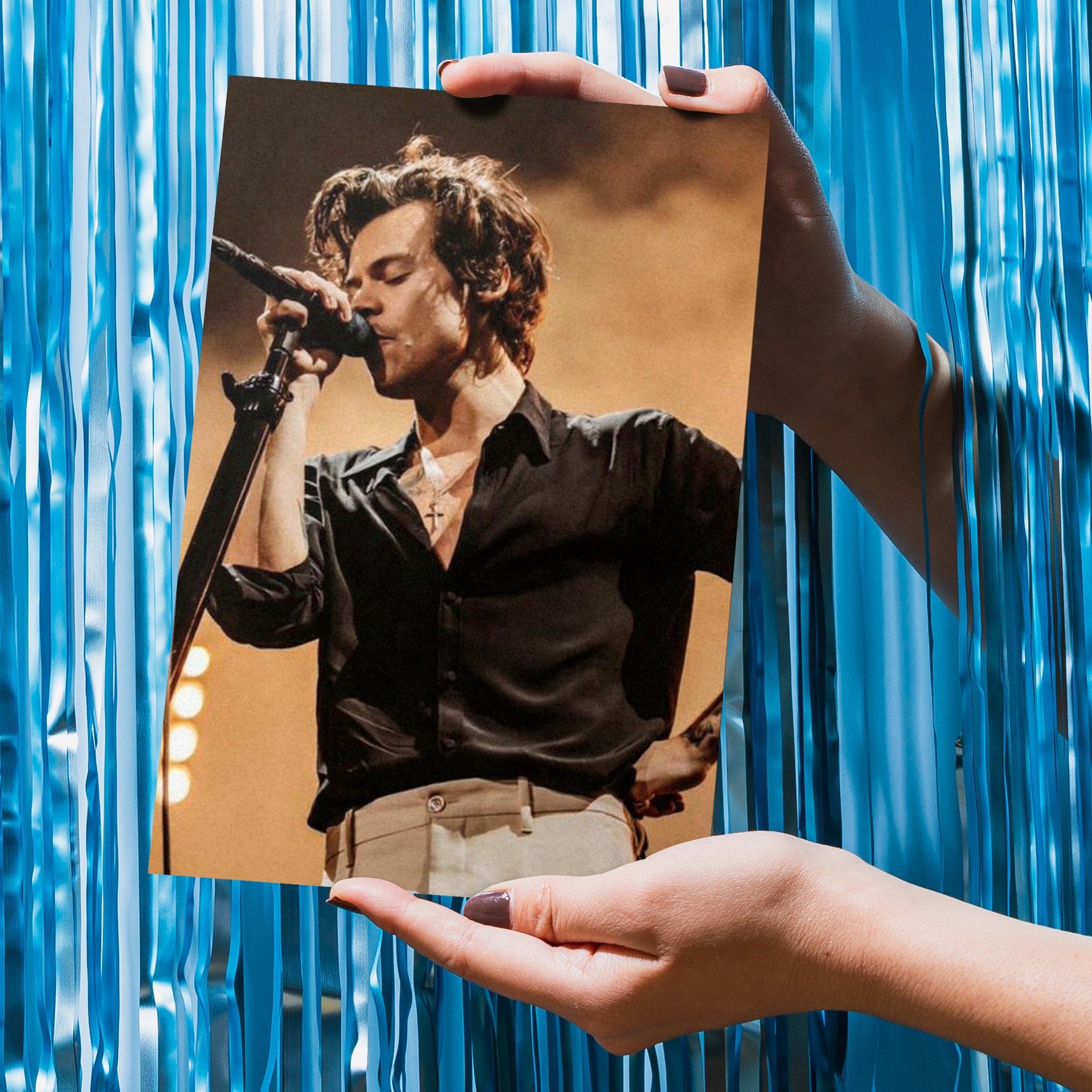 بوسترات مغنيين عالميين image