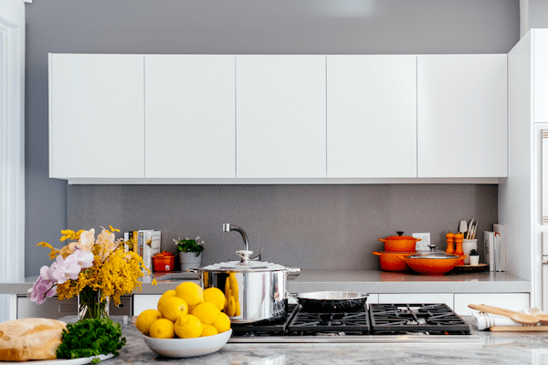 Banner أواني زجاجية وأباريق