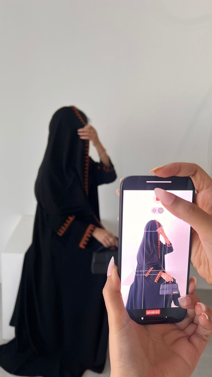 عبايات سوداء
