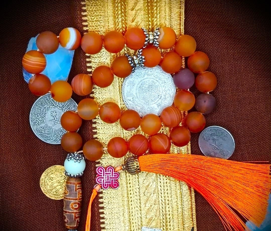 مسبحة الأحجار الكريمة