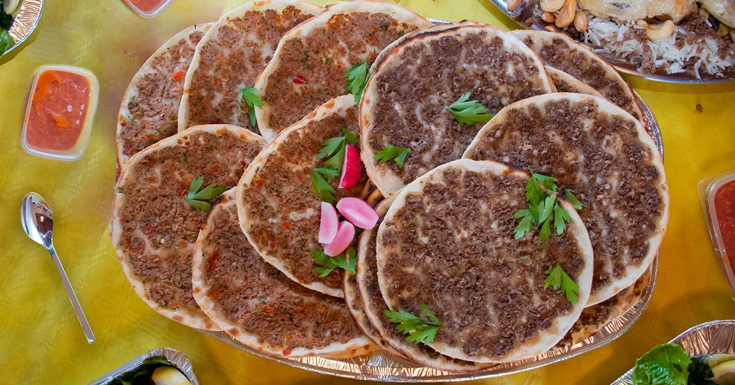 معجنات و لحم بعجين