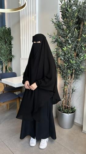  ضوء القمر للعبايات  حيث تلتقي الأناقة بالحشمة 