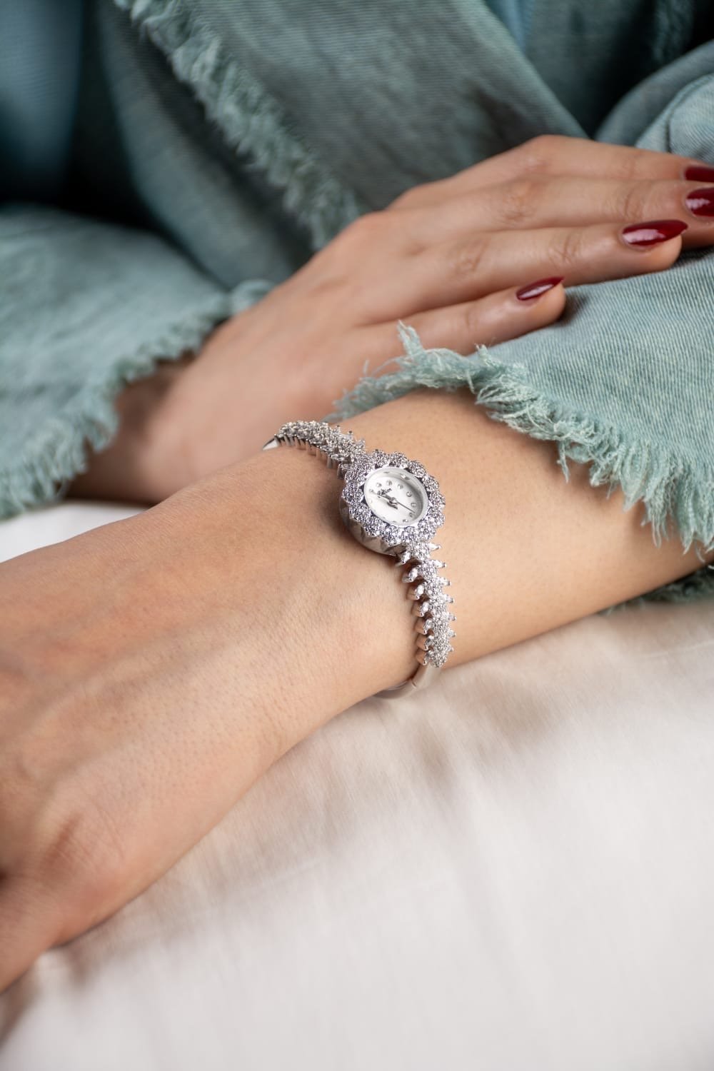 مجموعة ساعات الزيركون المرصعة