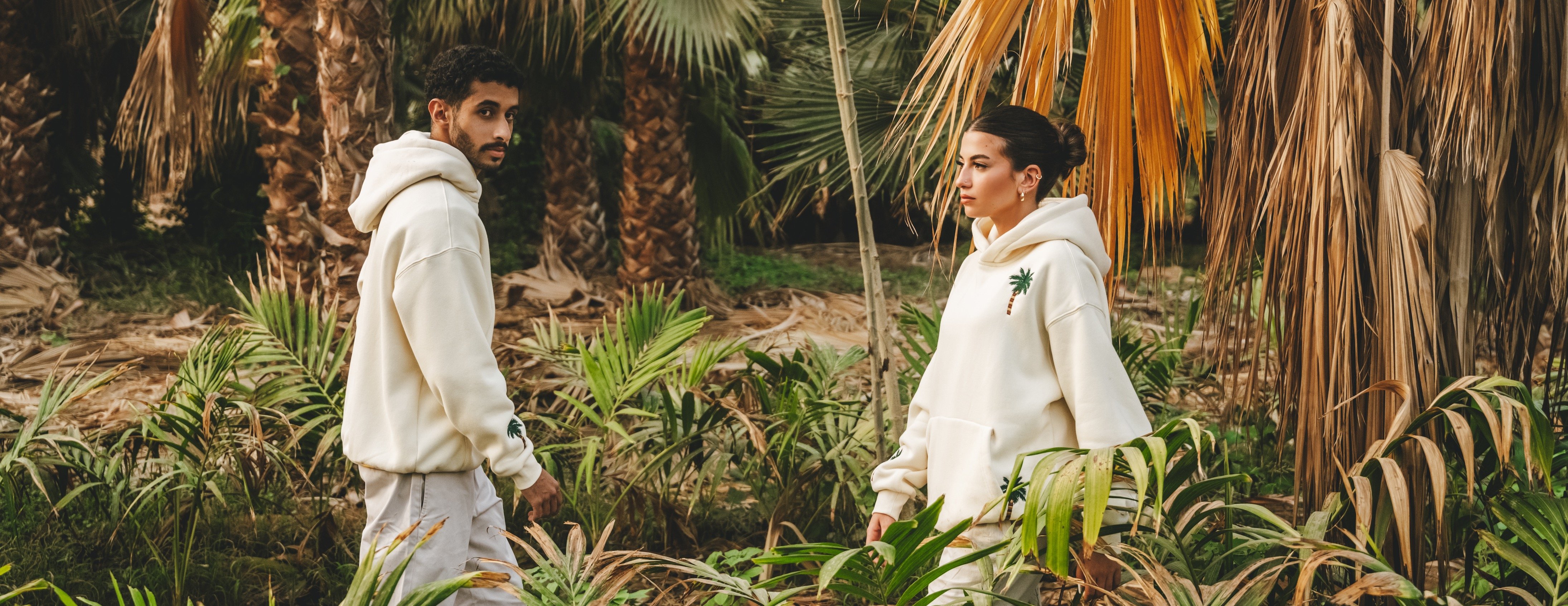 كَــنَّ image-slider-0