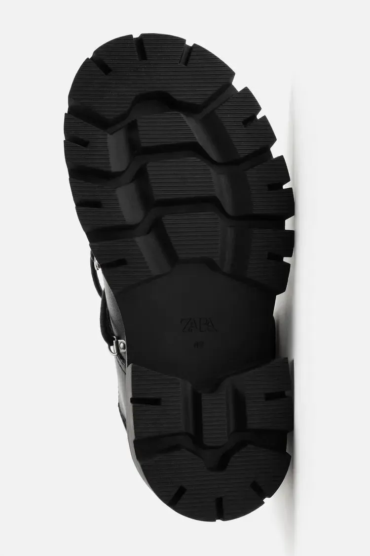 أحذية جلدية متينة