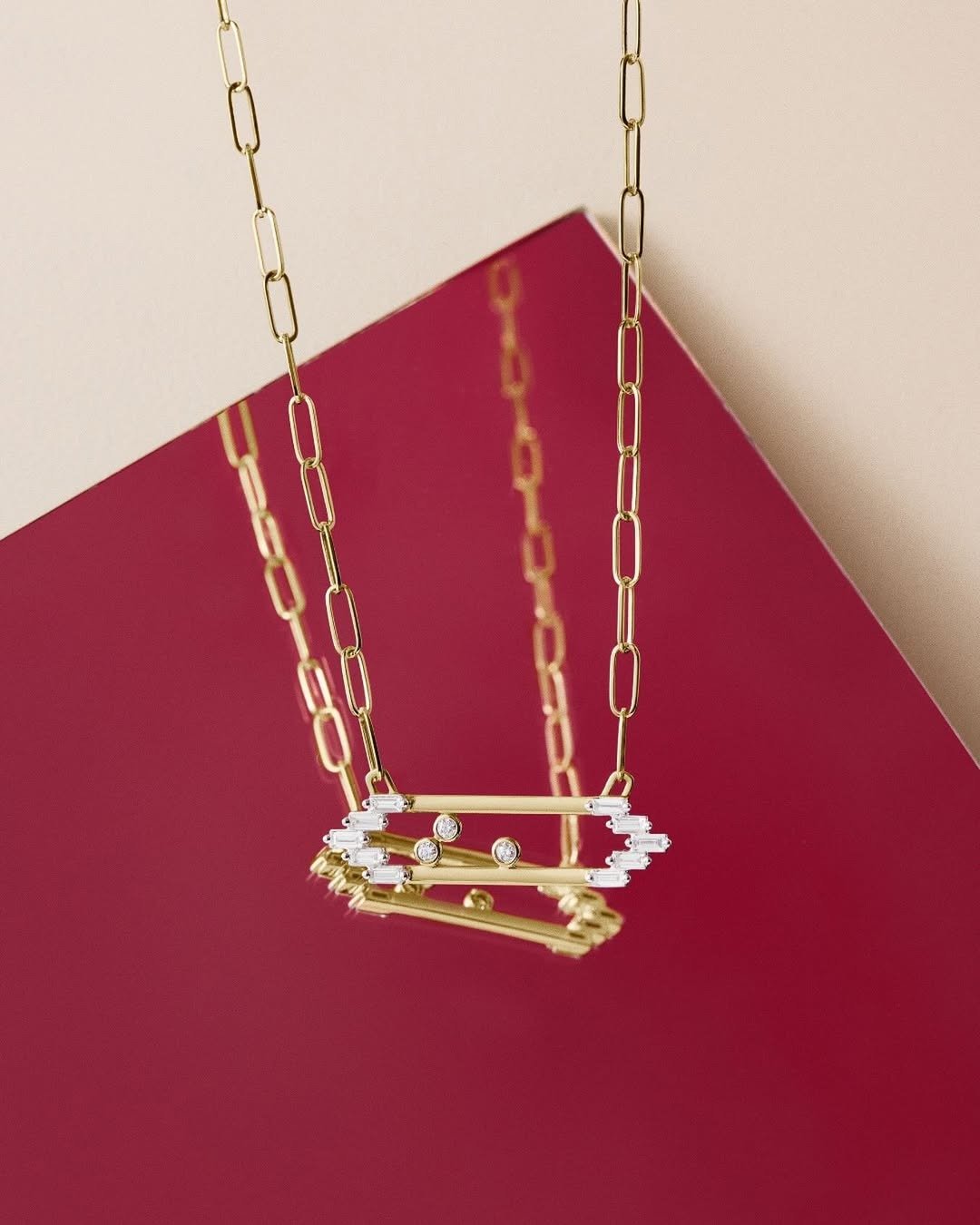 عقود وسلاسل