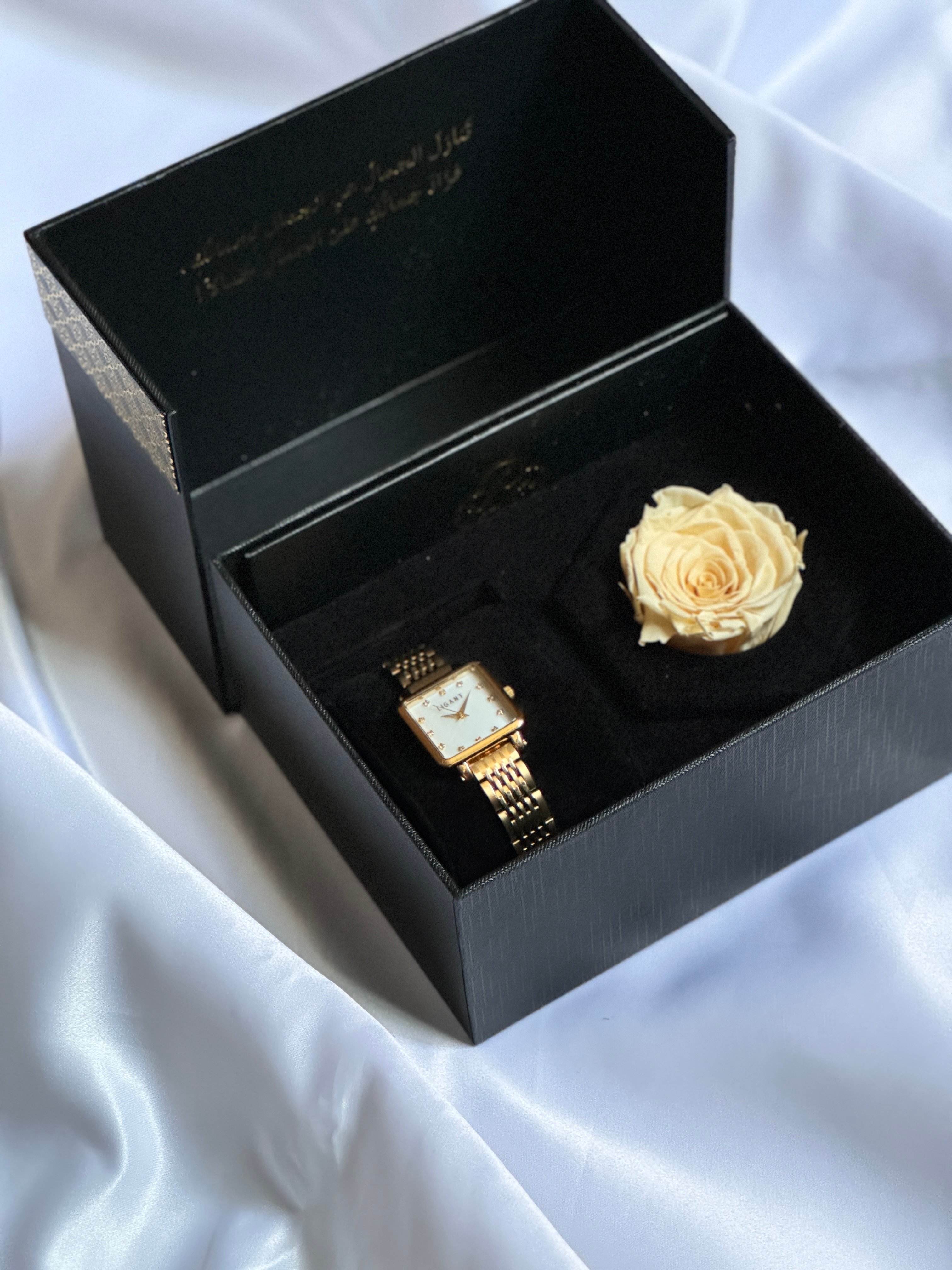 ساعات نسائية