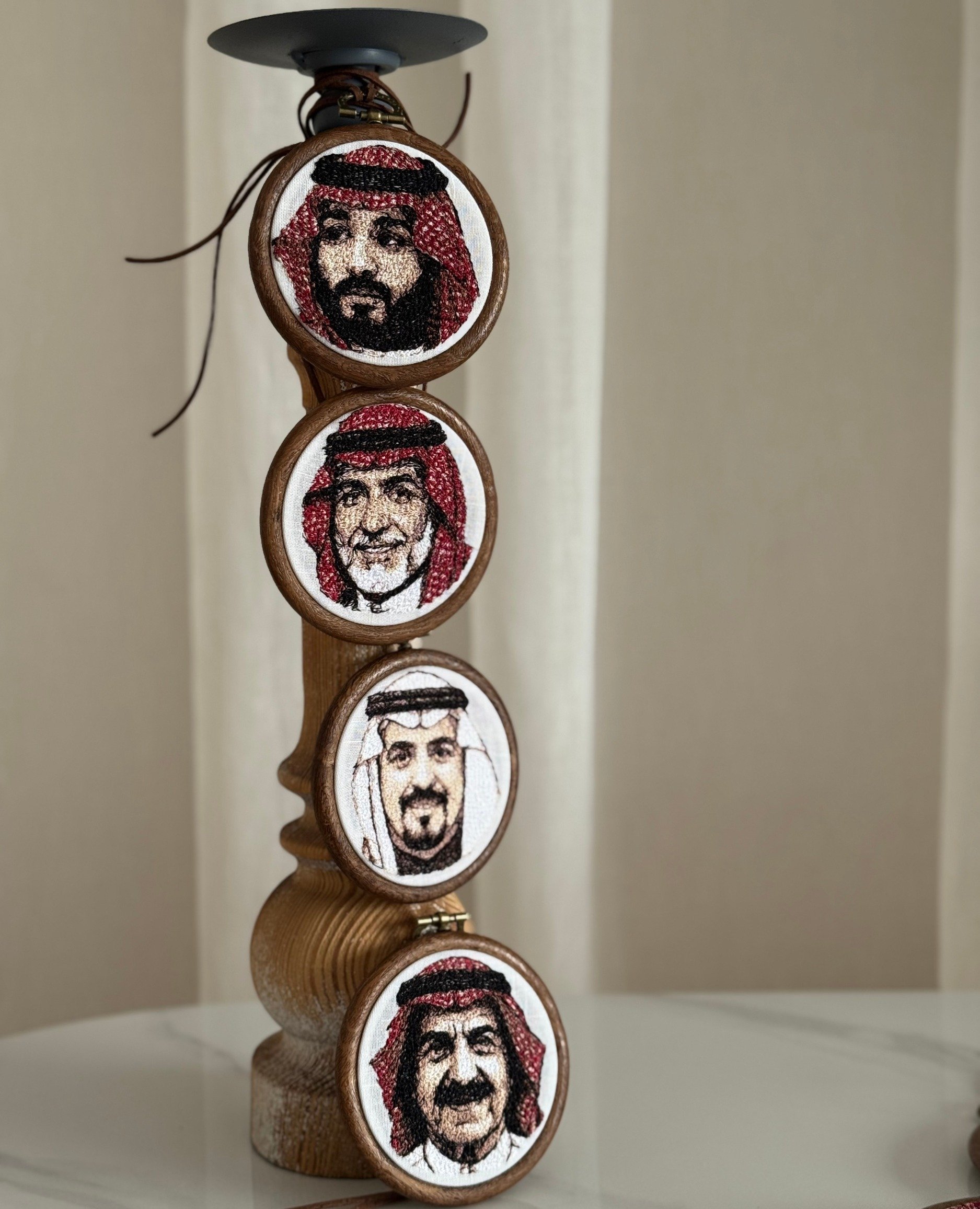 تعليقة سيارة صور تطريز واقعي