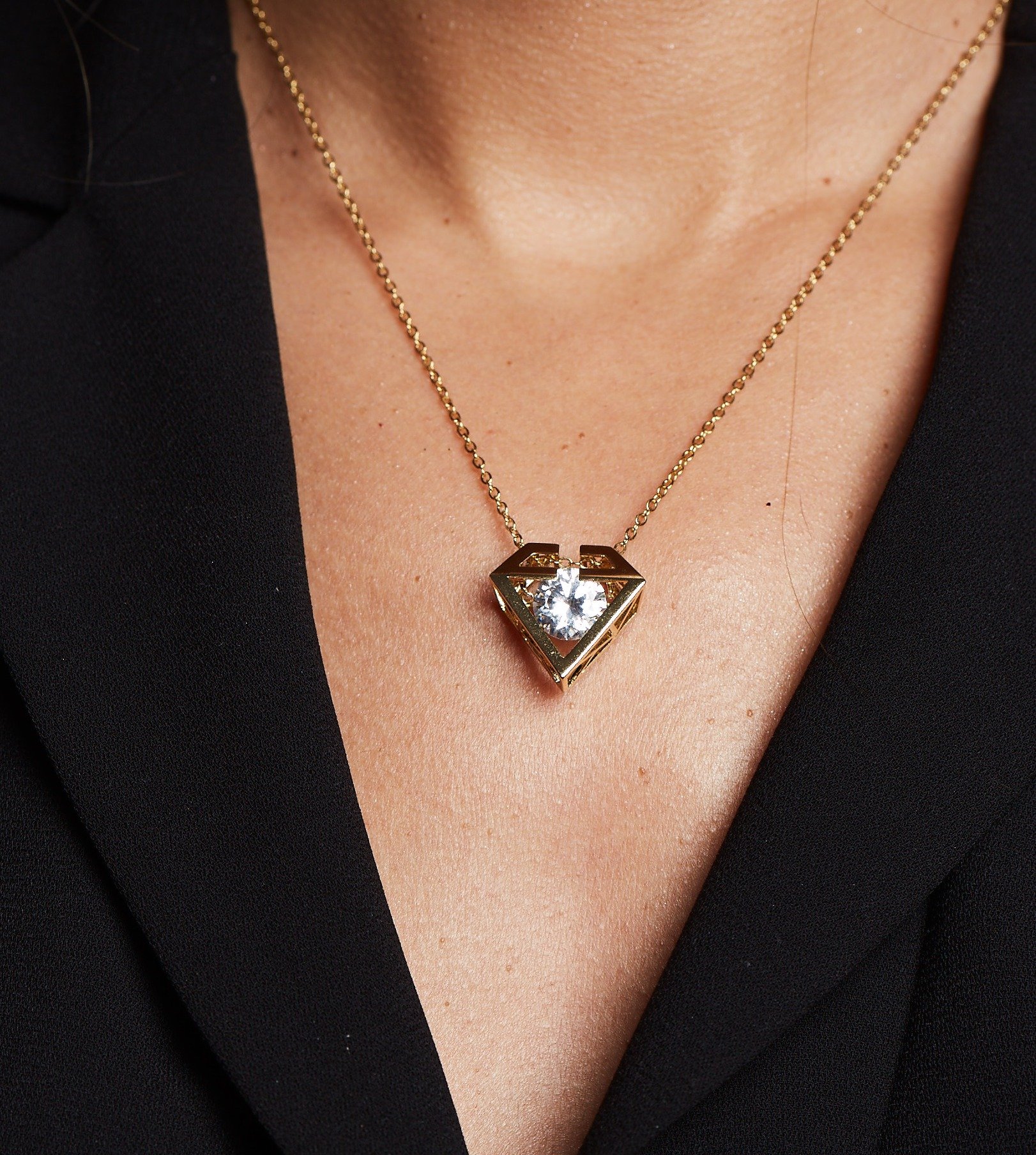 سلاسل نسائية