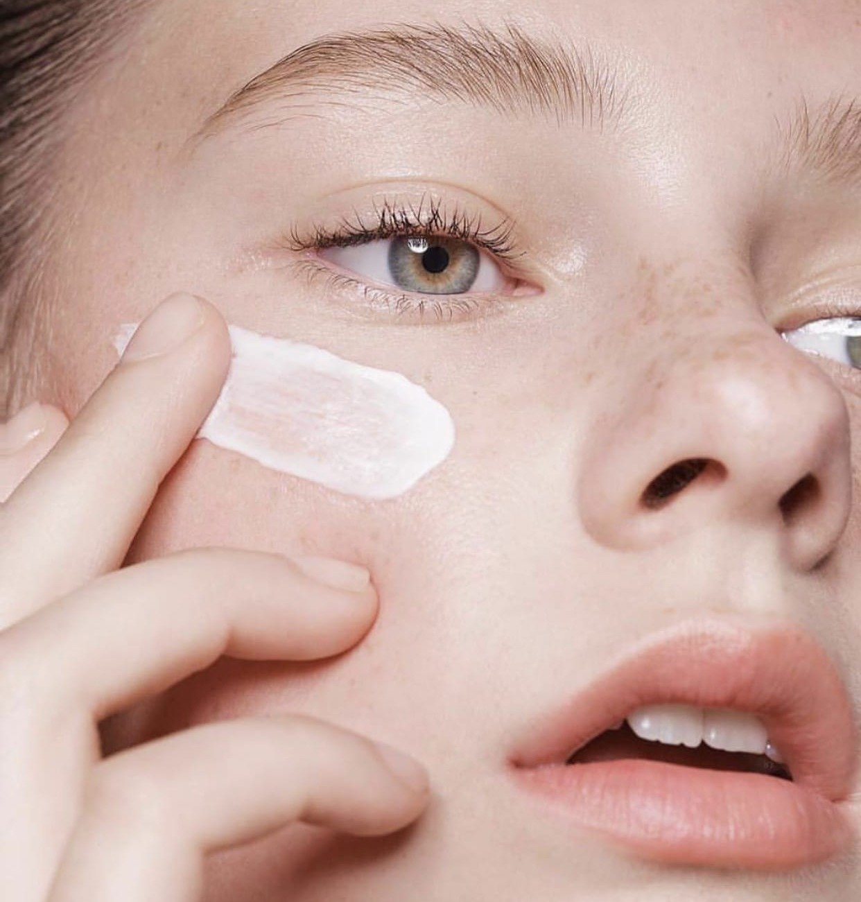 العناية بالبشرة