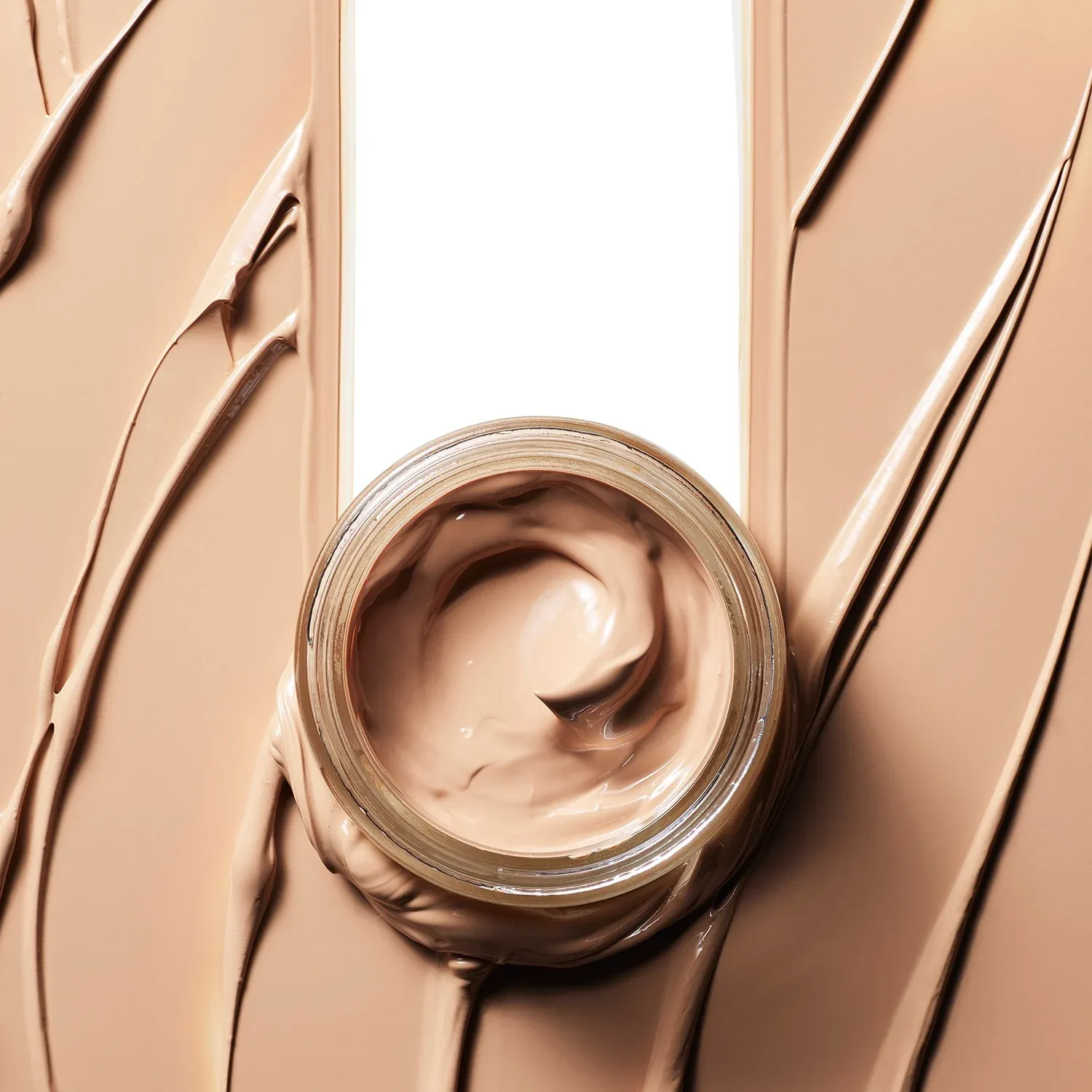 ماكياجك، عطرك، أناقتك