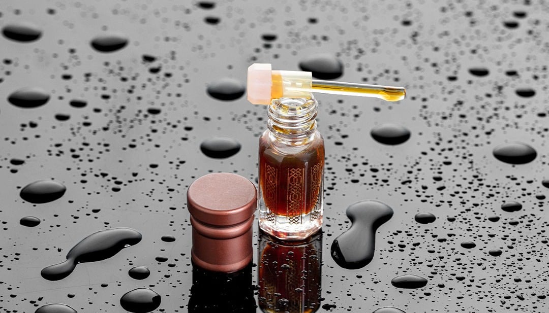 أدهان العود الطبيعية مع زيوت عطرية